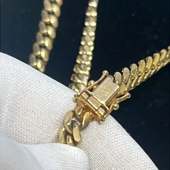 10k Real Yellow Gold Solid Miami Cuban Link 6mm Chain Necklace - Picture 8 of 12